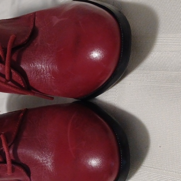 G.H. Bass & Co. Red sz 6M Lace up high heel shoes. - Picture 5 of 7